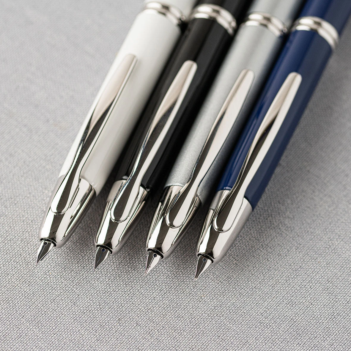 Capless-SilverAccent-Silver-White-Black-Blue-CloseUp-03_64163a26-6ca1-445d-baa2-7fbe5e536c0d.jpg Fountain Pens Pilot - Fountain Pen - Capless - Blue (Silver Trim)