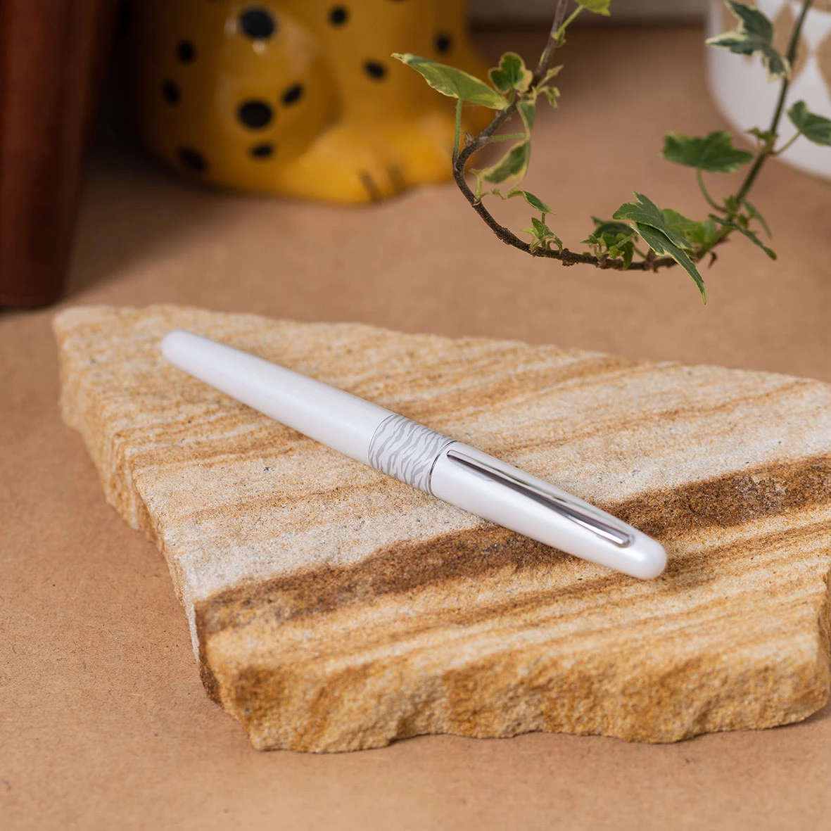 MR2-FP-White-Tiger-Natural-1.jpg Pilot - Fountain Pen - Metropolitan (MR2) - White (Tiger) Fountain Pens