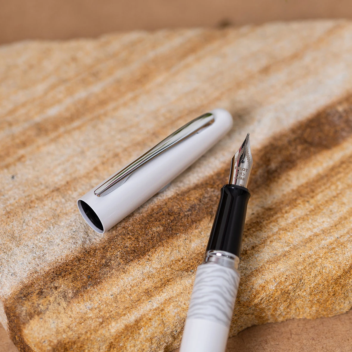 MR2-FP-White-Tiger-Natural-2.jpg Pilot - Fountain Pen - Metropolitan (MR2) - White (Tiger) Fountain Pens