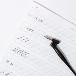 À L'aise - Calligraphy Workbook - Beginners Calligraphy