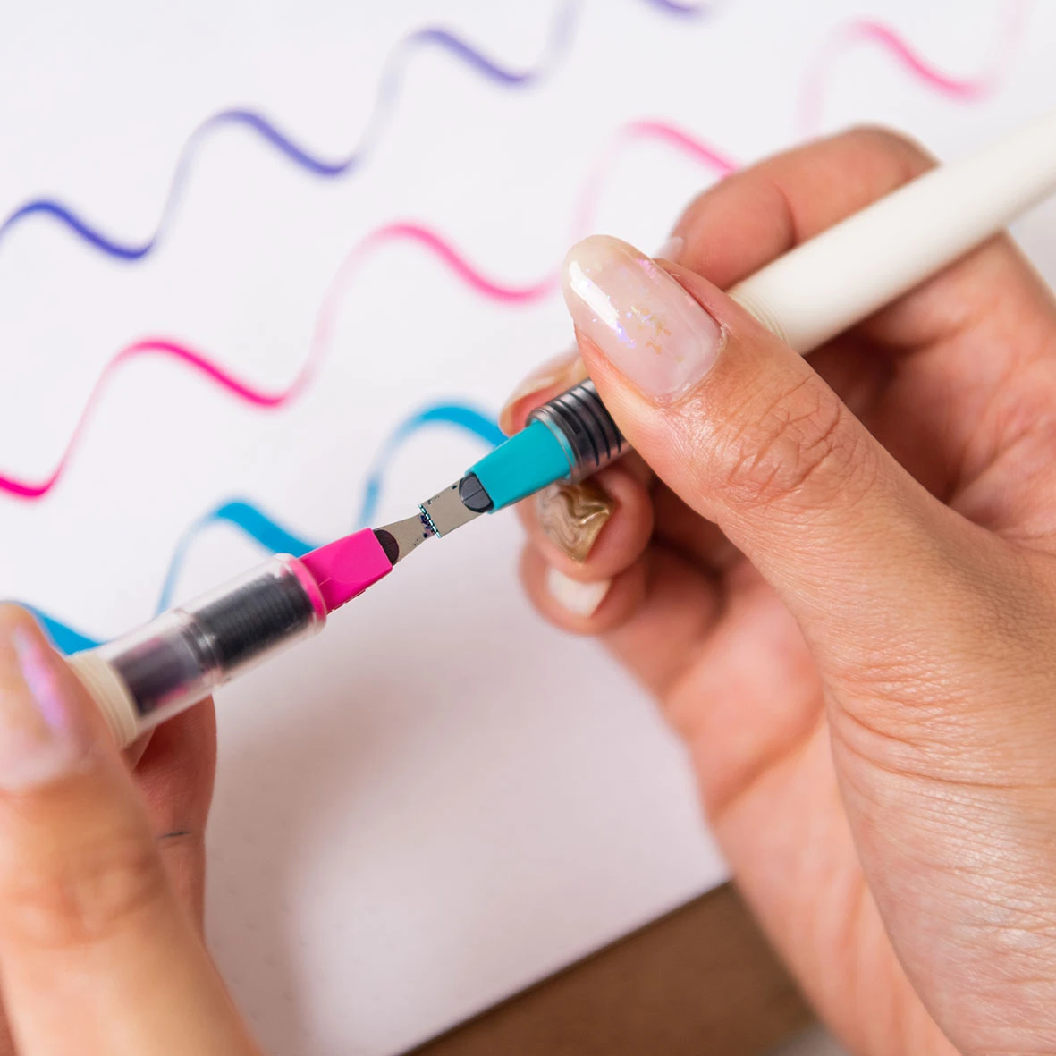 ParallelPen-White-Gradient-4_666fb18a-cec5-4827-a6f8-be6e77abf431.jpg Pilot JP Pilot - Parallel Pen - 2.4mm Calligraphy Pens