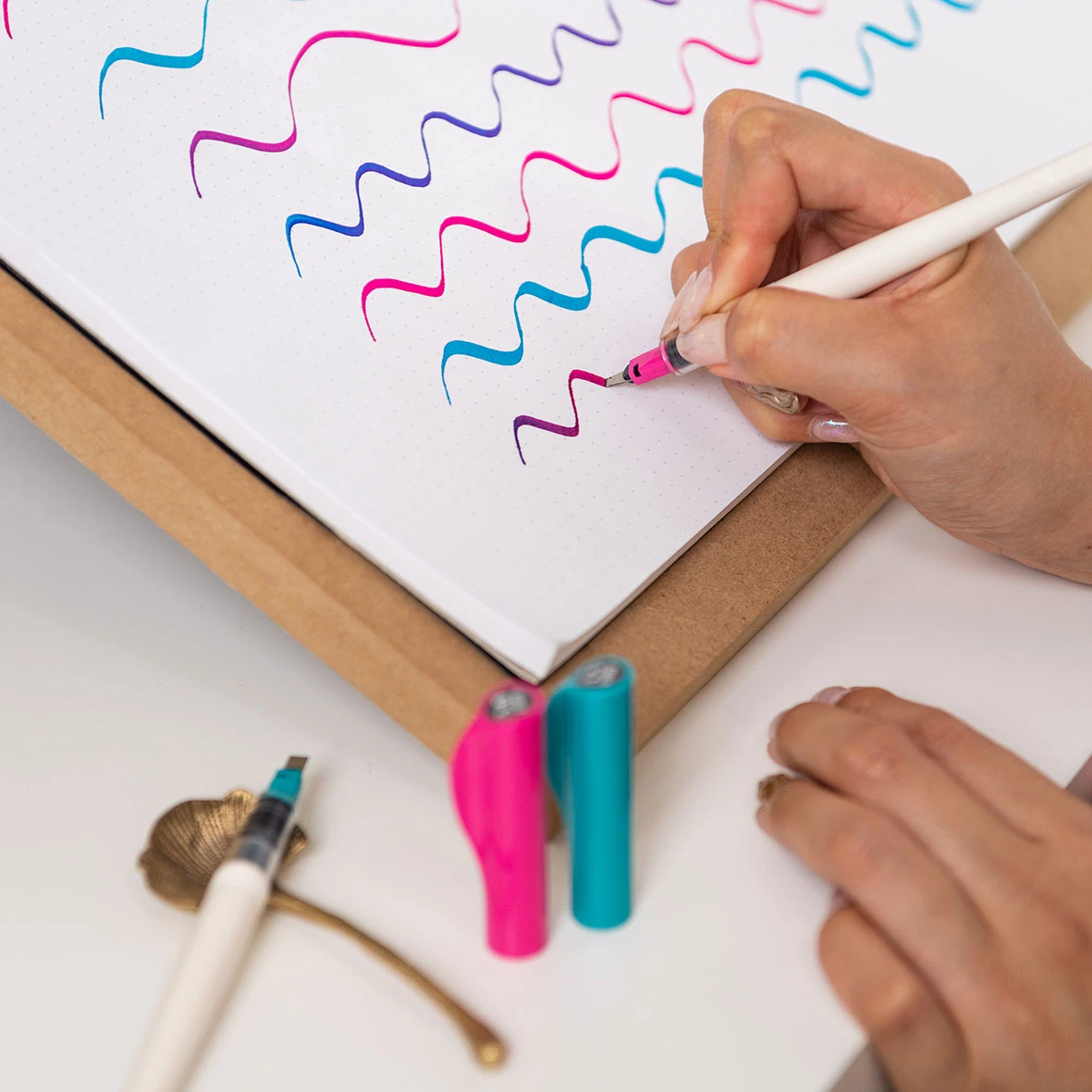 ParallelPen-White-Gradient-7_4d30ffec-c1e6-4a25-91aa-0ca3f49696c6.jpg Pilot JP Pilot - Parallel Pen - 2.4mm Calligraphy Pens