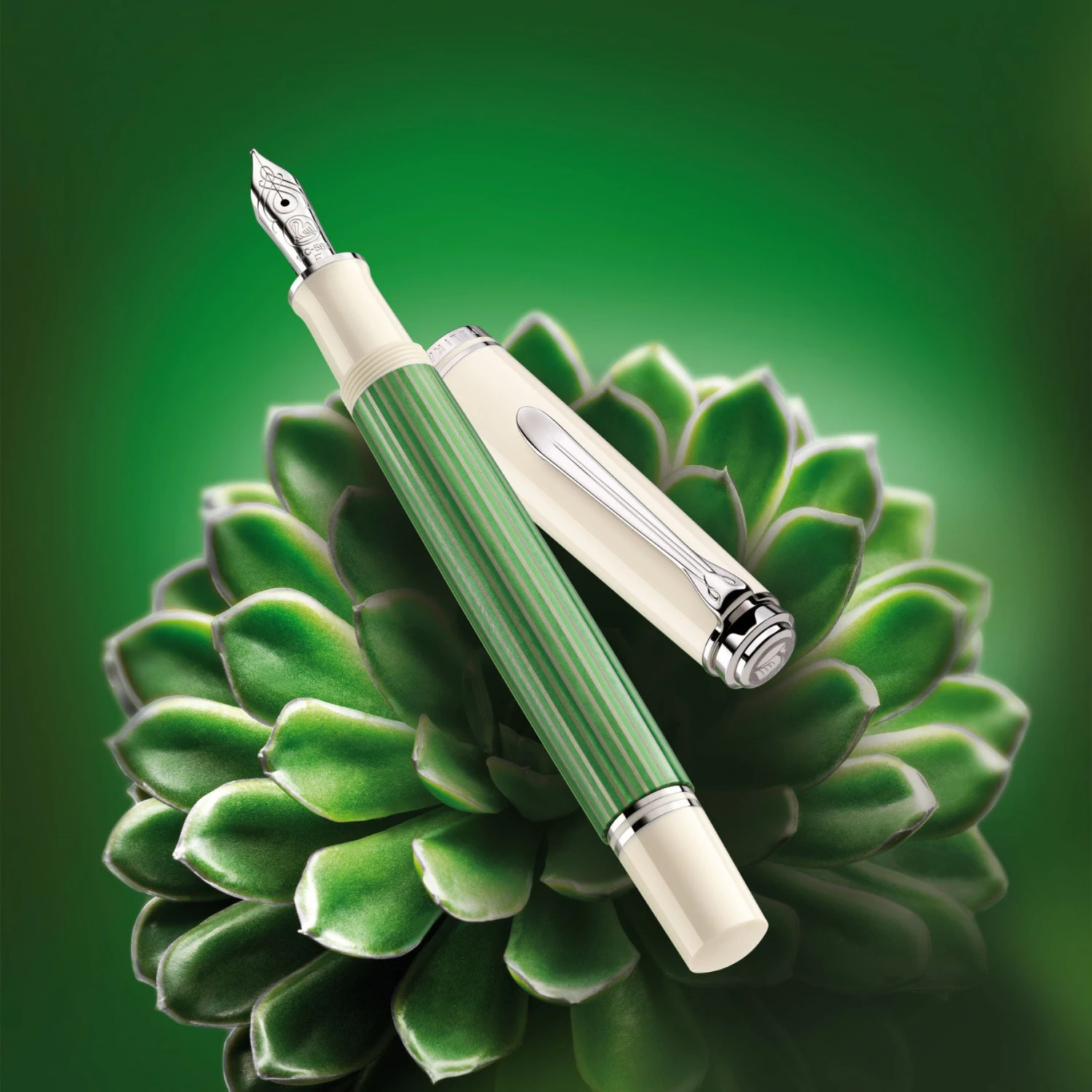 Pelikan-Souveran-Fountain-Pen-M600-Green-White-3.jpg Pelikan - Souverän M605 Fountain Pen - Green-White Fountain Pens